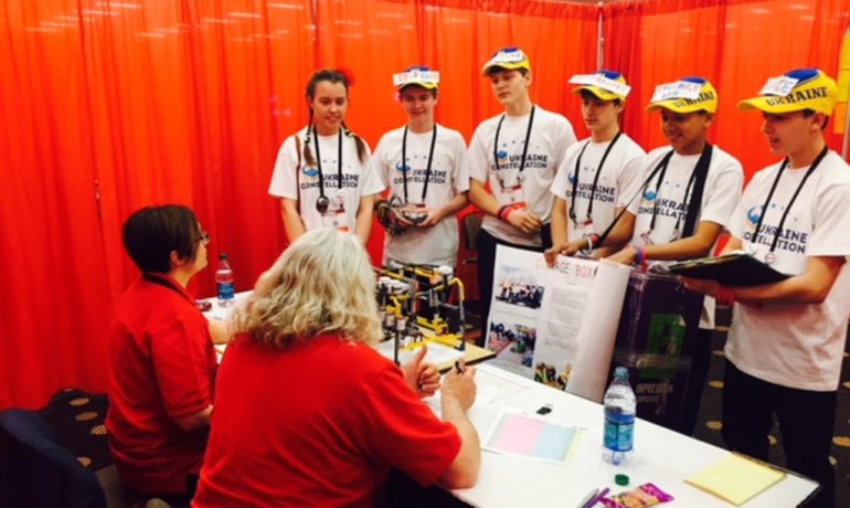 Українська команда Constellation на Всесвітньому фестивалі FLL. Оцінювання